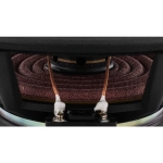 Zbliżenie na pozłacane konektory głośnikowe woofera Dayton Audio SIG180-4 Signature Series