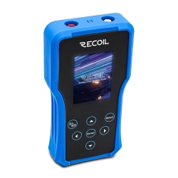Wyświetlacz LCD testera Recoil MST-1 pokazujący listę funkcji: Generator Tonów, Detektor Zniekształceń i Tester Fazy.